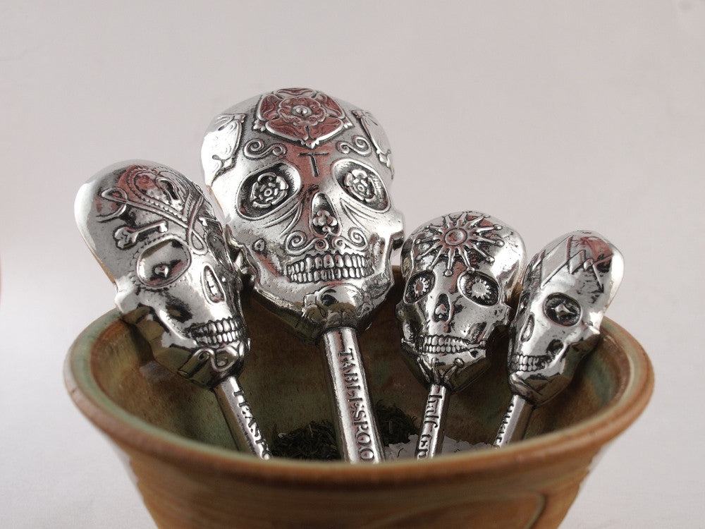 https://www.roosfoos.com/cdn/shop/products/calavera07.JPG?v=1455421036&width=1946